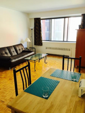 Stylish Montreal Apartment: Comfortable Stay in the Golden Square Mile